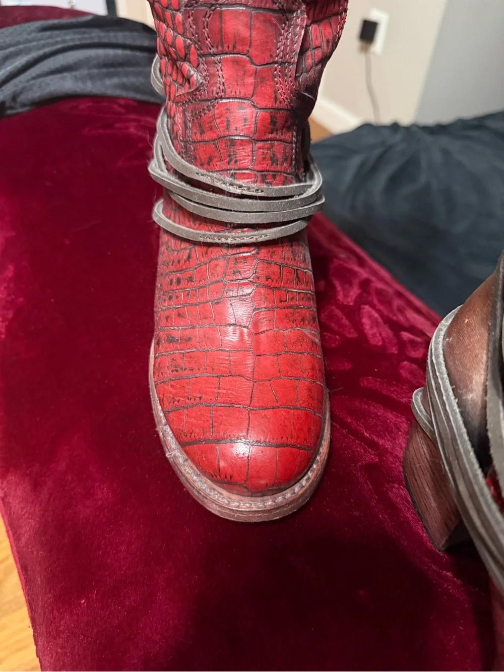 FREEBIRD Coal in red croc